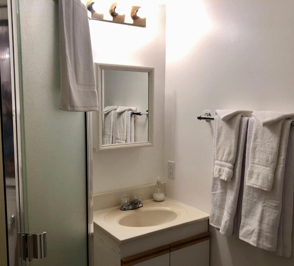 Pensjonat One Bedroom Near Hillside Mall *