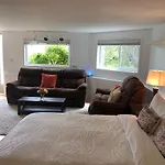 One Bedroom Suite Near Hillside Mall